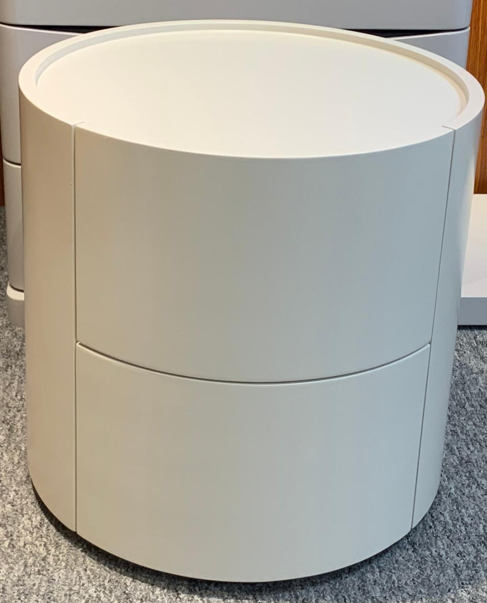 Cream-colored round bedside table  SJ8178
